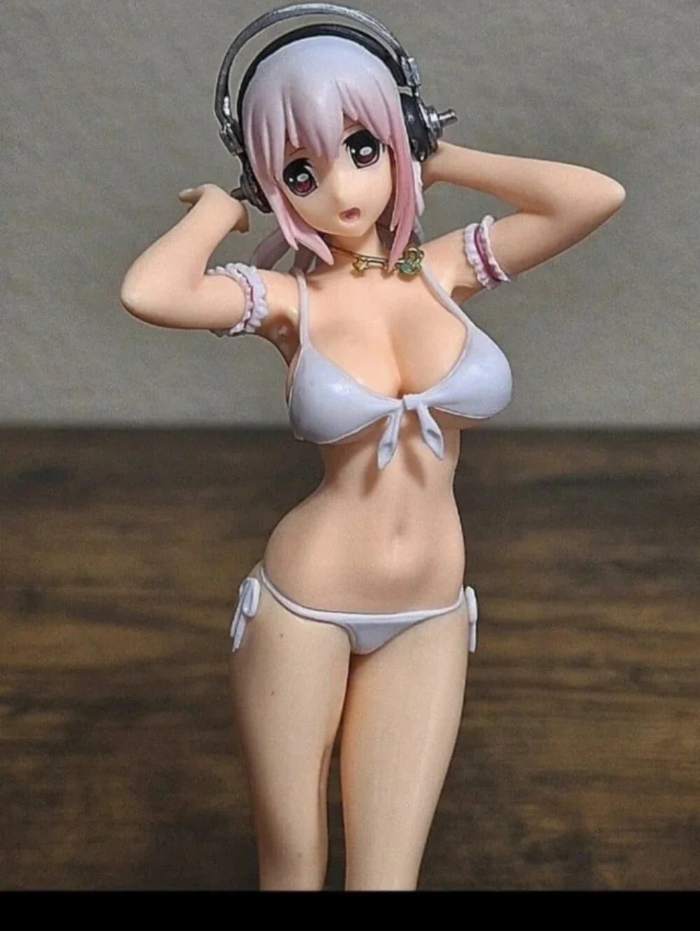 Sexy Anime Babe Wearing Bikini & Headphones Figure/Figurine.